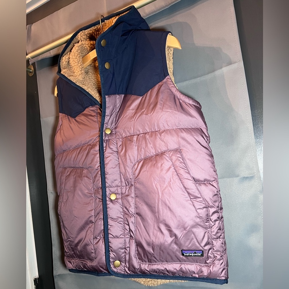 Patagonia Hooded Reversible Insulated Girls Vest - Picture 5 of 11